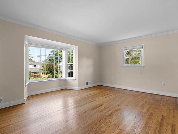 4th image of 9836 Belhaven Rd