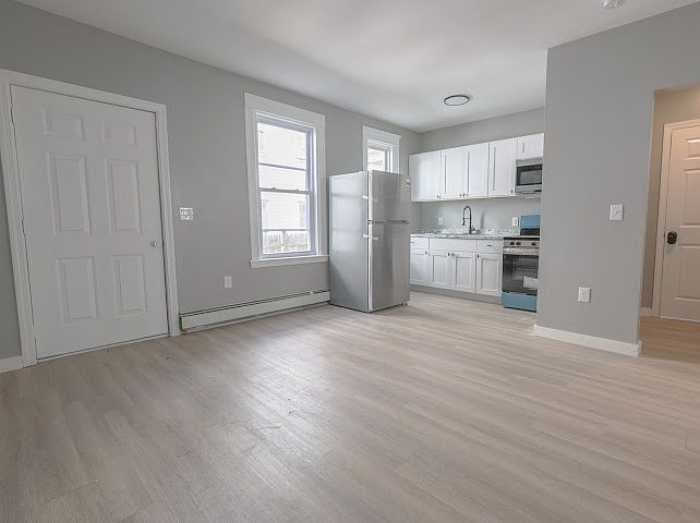 1st image of 54 Laurel St #1