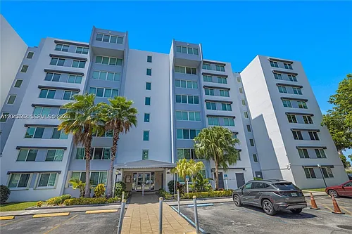 9125 SW 77th Ave #802 Photo 1
