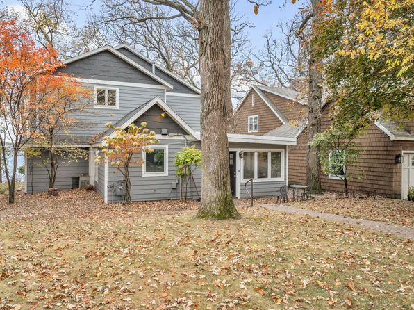 2105 Lakeshore Dr, Okoboji, IA 51355