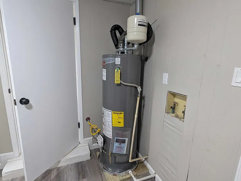 310 Hialeah Ave — Photo 11