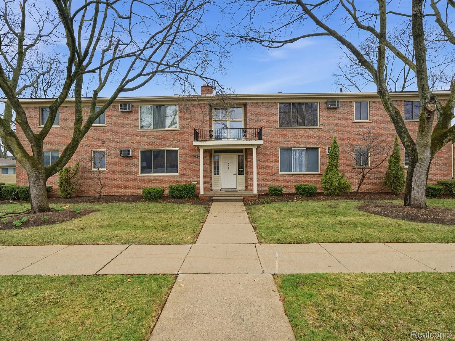 4625 Leafdale Ave APT 2B photo 1