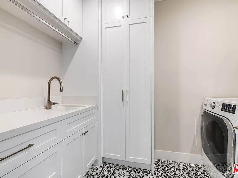 4268 Colbath Ave — Photo 34