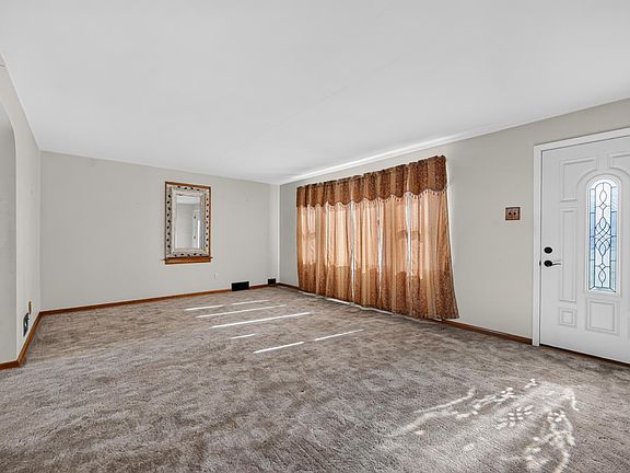 3rd image of 515 Willow St