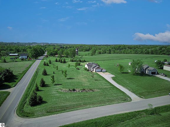 2nd image of 2030 W 140th St