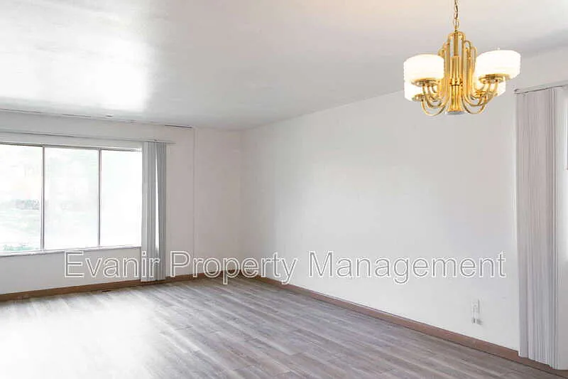 1 bed, 2.0 bath, 2093 sqft, $990 — Photo 3