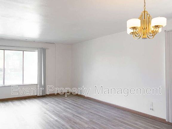 3rd image of 528 Heather Dr #1
