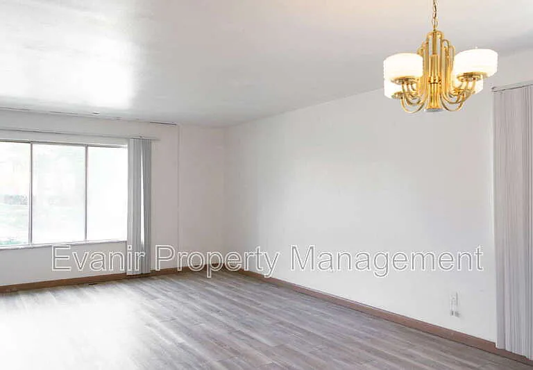 528 Heather Dr #1 — Photo 2