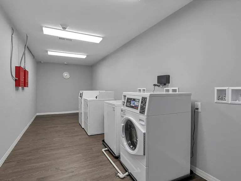 Jenkins Lofts — Photo 16