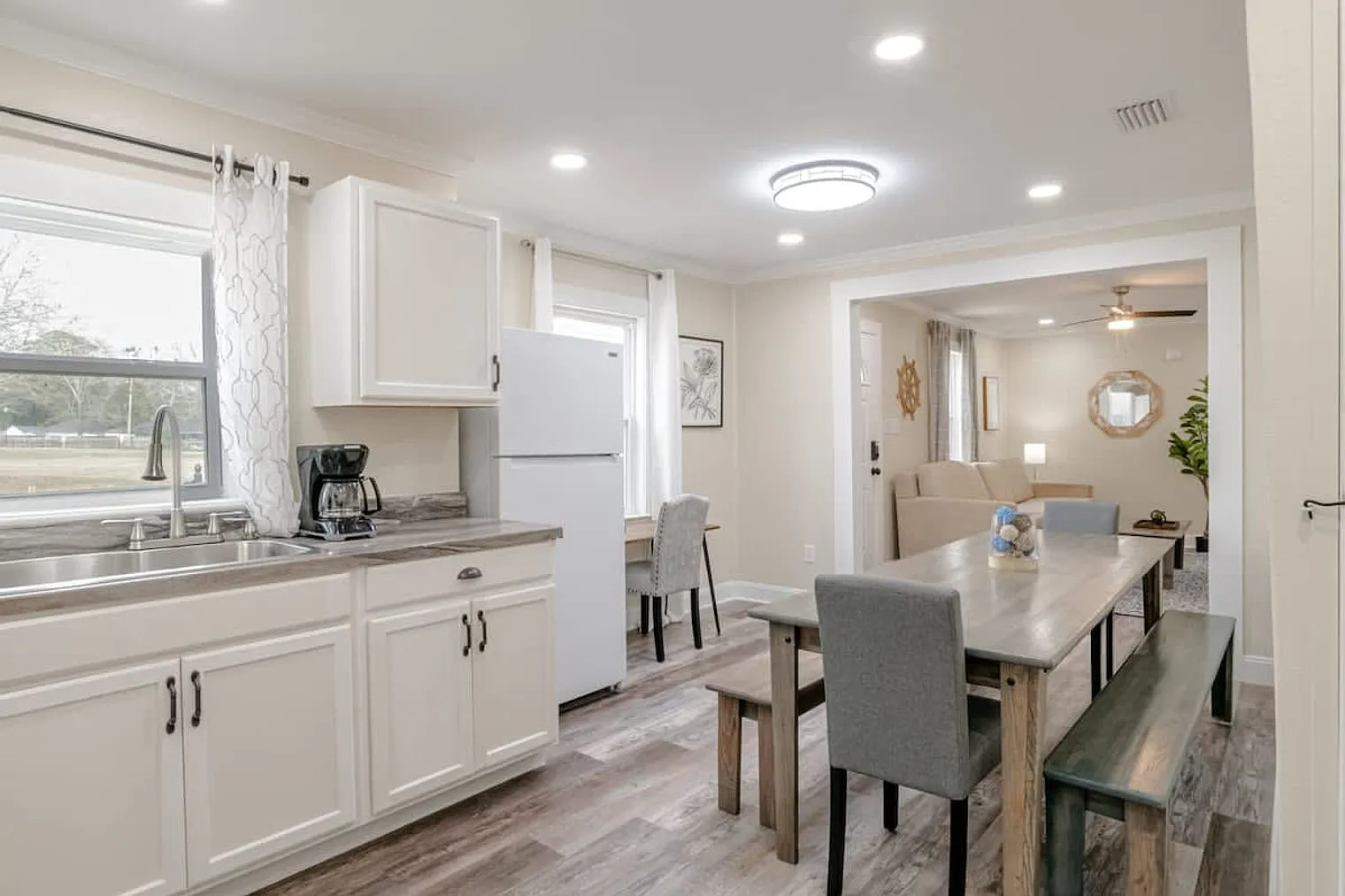 4 bed, 2.0 bath, 1496 sqft, $3,251 — Photo 2