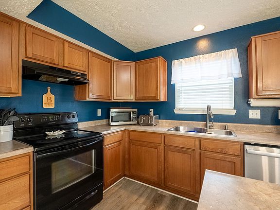 3rd image of 3123 Stephenson Dr