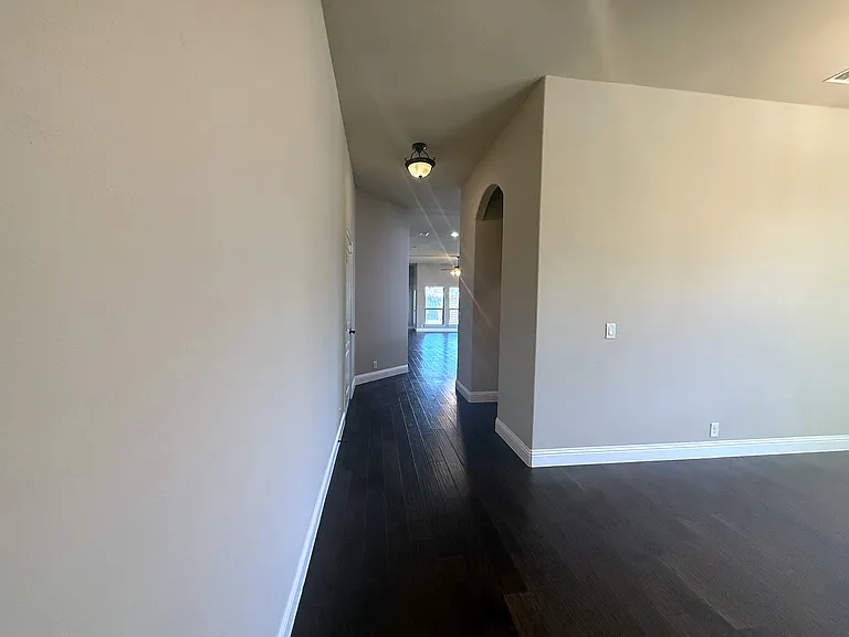 1109 Abbey Ln — Photo 11