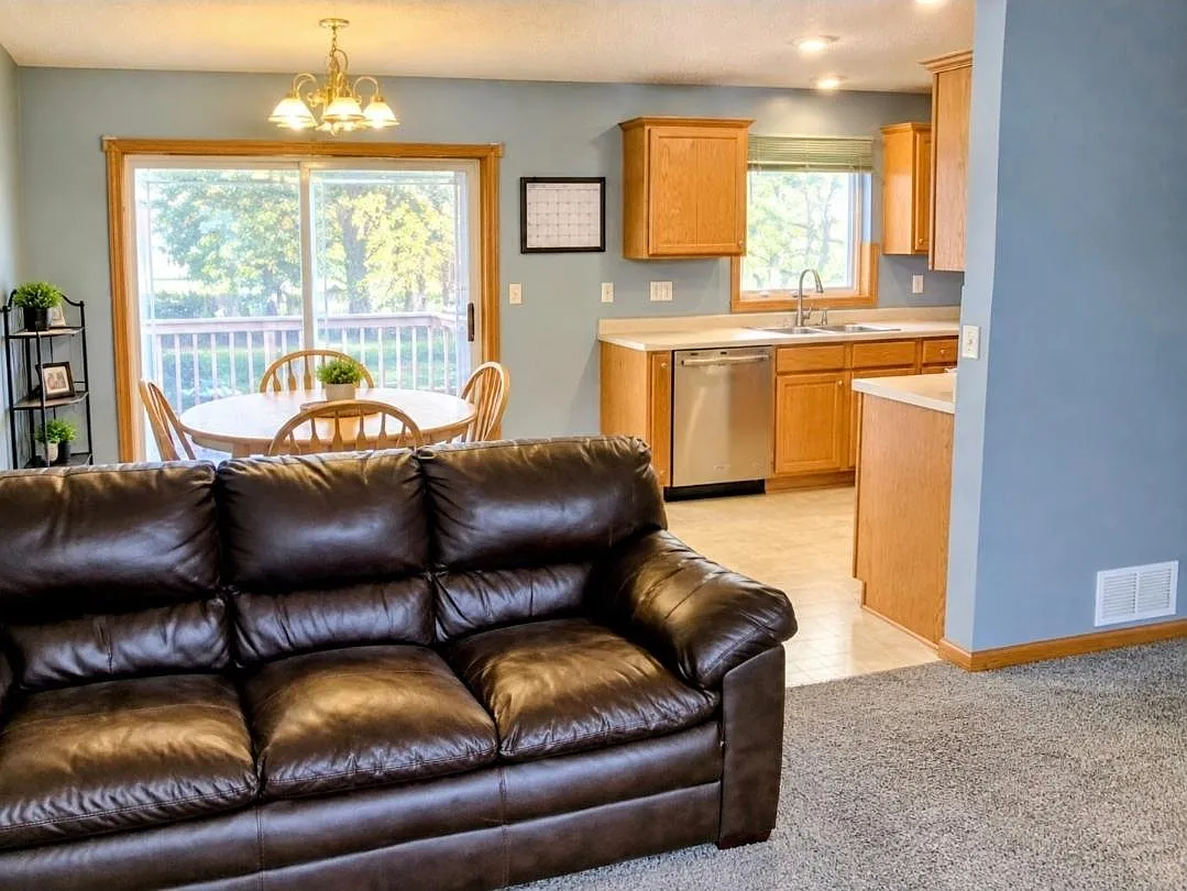 2 bed, 2.0 bath, 1408 sqft, $2,210 — Photo 2