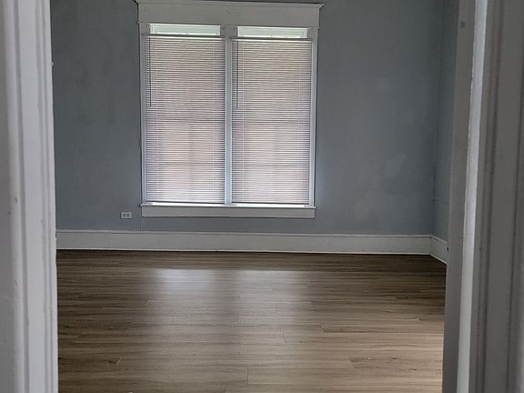 3rd image of 533 W 4th St #1