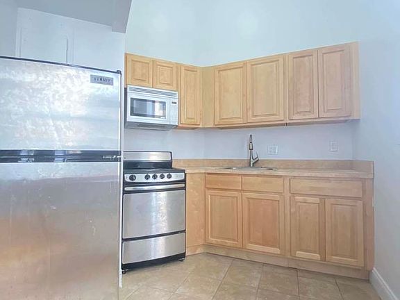 3rd image of 175 W 85th St #5DF
