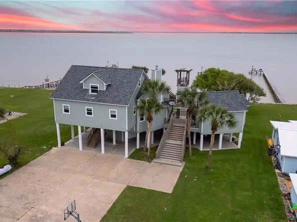 870 County Road 307 N, Pt Lavaca, TX 77979