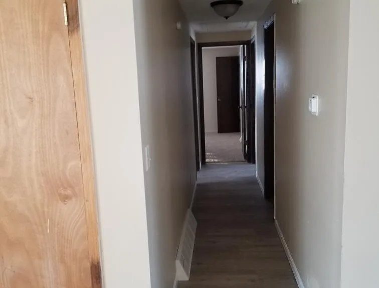 48 Rose Park SW — Photo 2