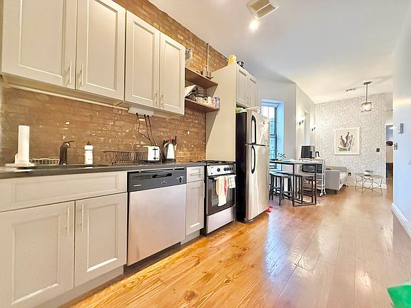 2nd image of 73 Jefferson St APT 4L