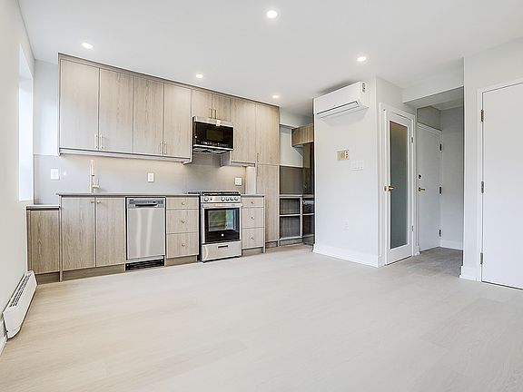 3rd image of 240 Durie St #204