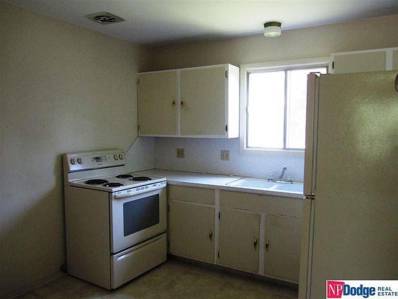 4th image of 9123 Grand Ave