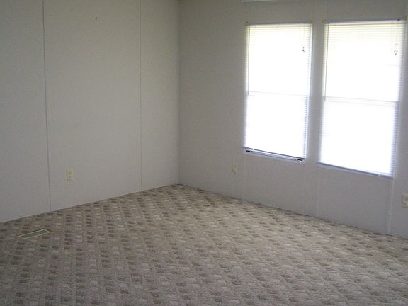 2nd image of 217 Cedar Hollow Ct