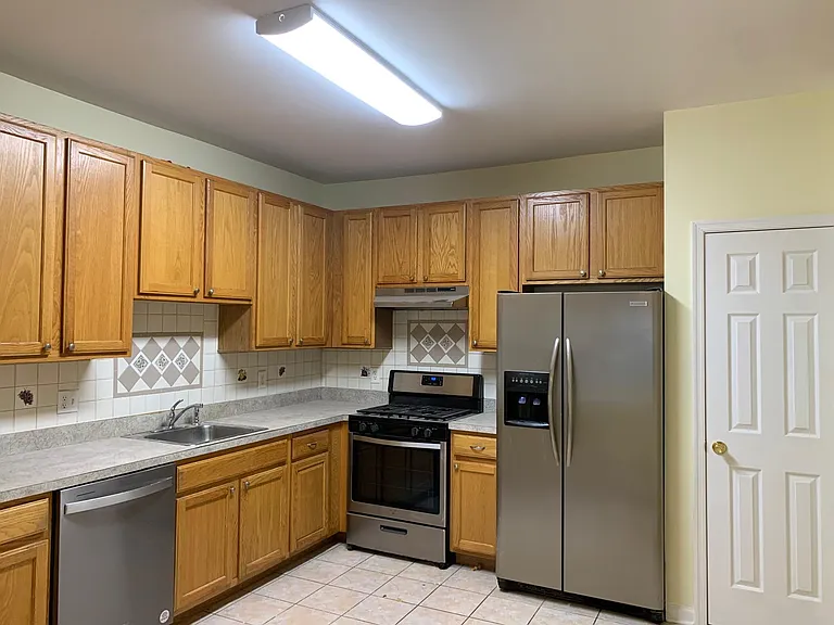 295 Pinelli Dr — Photo 4