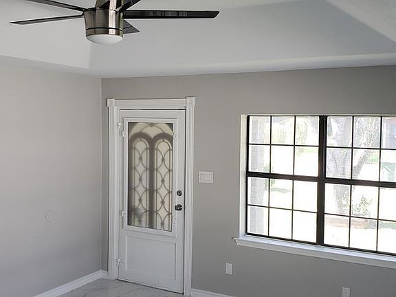 3rd image of 113 Hodges St