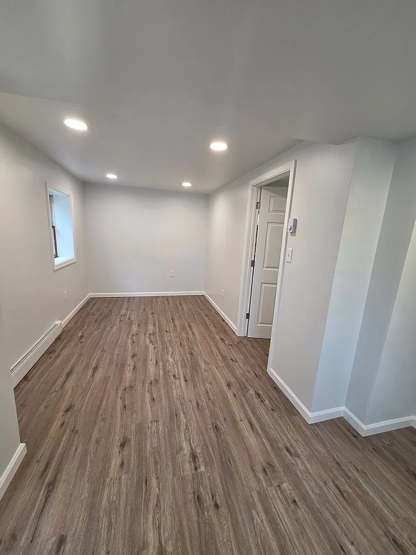 1733 W 8th Street — Photo 3