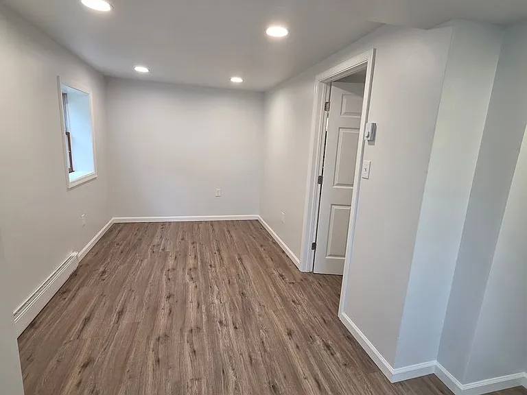 1733 W 8th St — Photo 3