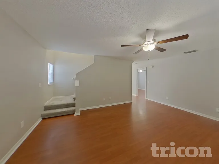 914 Cape Cod Cir — Photo 4