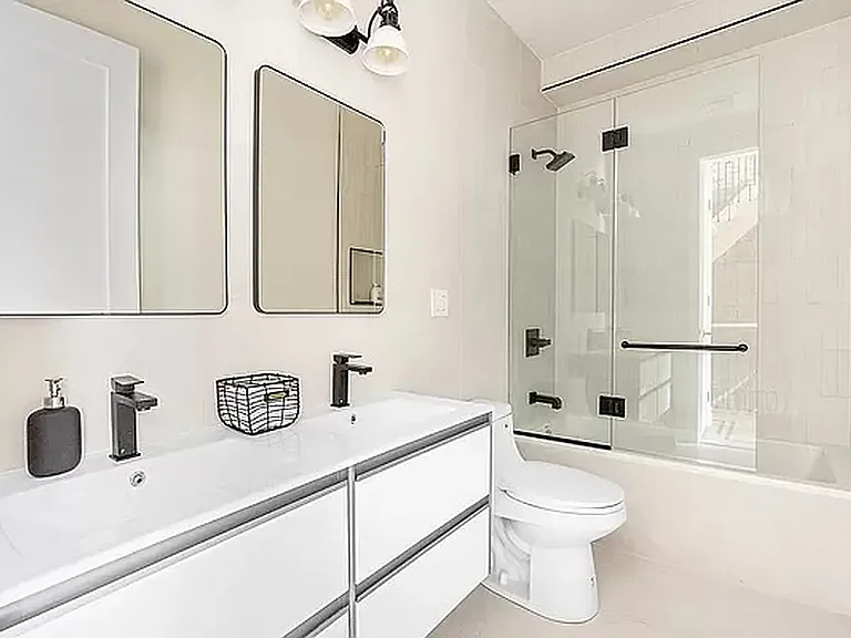 226 Macon St — Photo 14