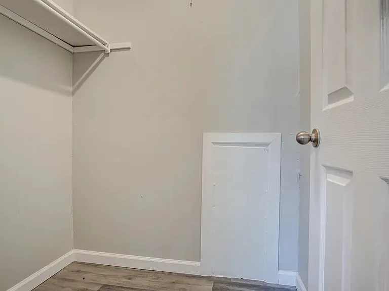Point Place Apartments — Photo 23