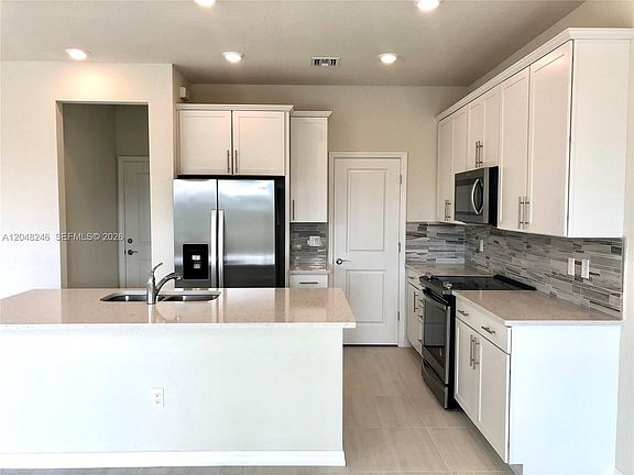 5th image of 4984 Greenway Dr
