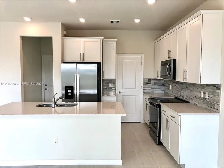 4984 Greenway Dr — Photo 5