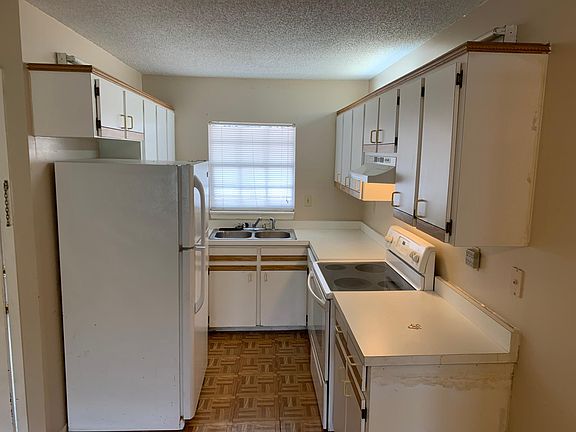 3rd image of 313 Dirksen Dr