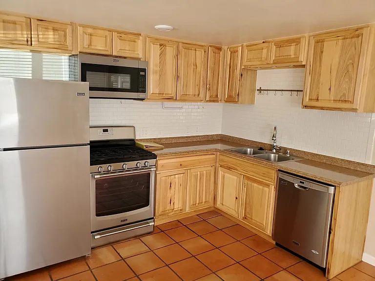 10 Deer Path Ave #3 — Photo 2