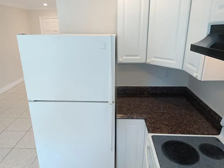 6300 SW 41st Pl — Photo 3