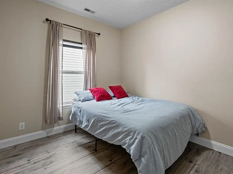 2293 Fleming Dr — Photo 15