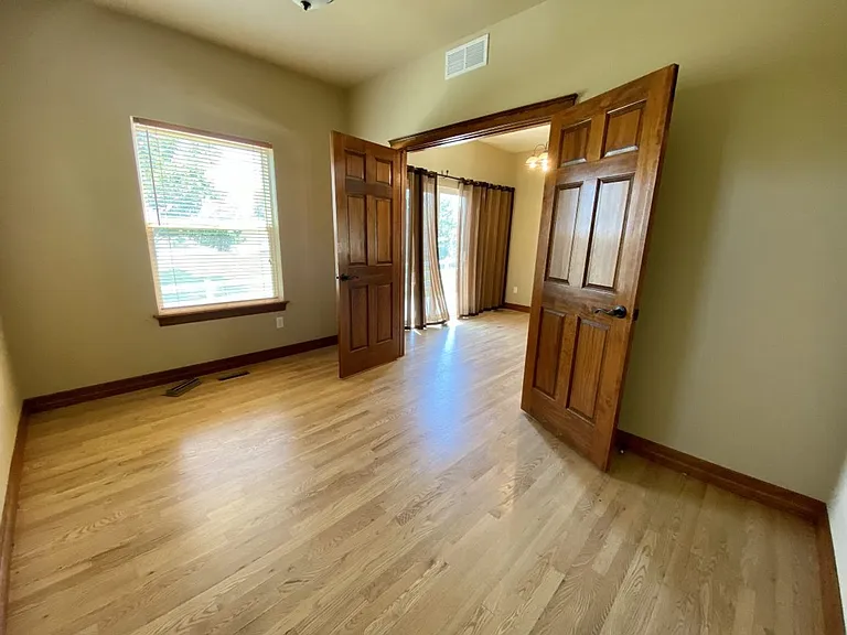 2209 Sunbury Ln — Photo 6