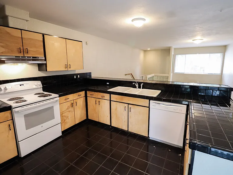 2759 Leisure Dr — Photo 9