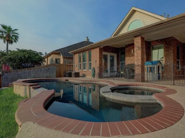 313 Marina Oaks Ct, League City, TX 77573