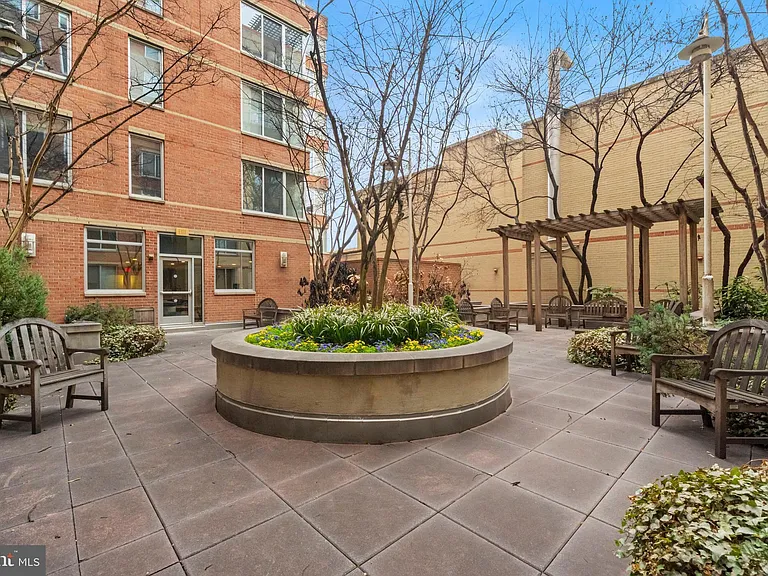 1020 N Highland St #907 — Photo 36