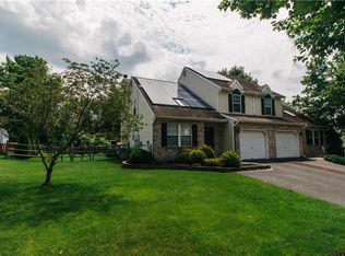 2440 Ridge View Ct, Bethlehem, PA 18020