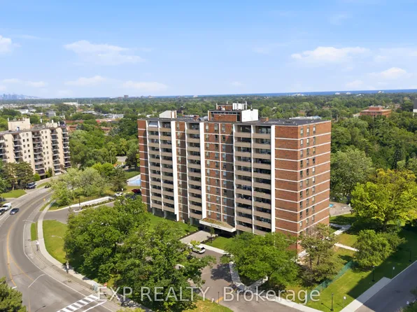 3120 Kirwin Ave #1102, Mississauga, ON L5A 3R2