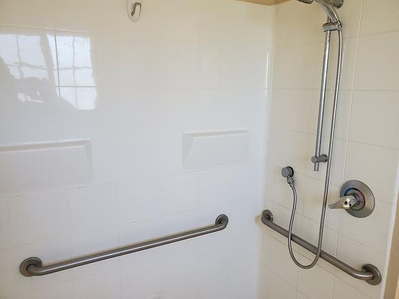 4th image of 214 N Airport Way