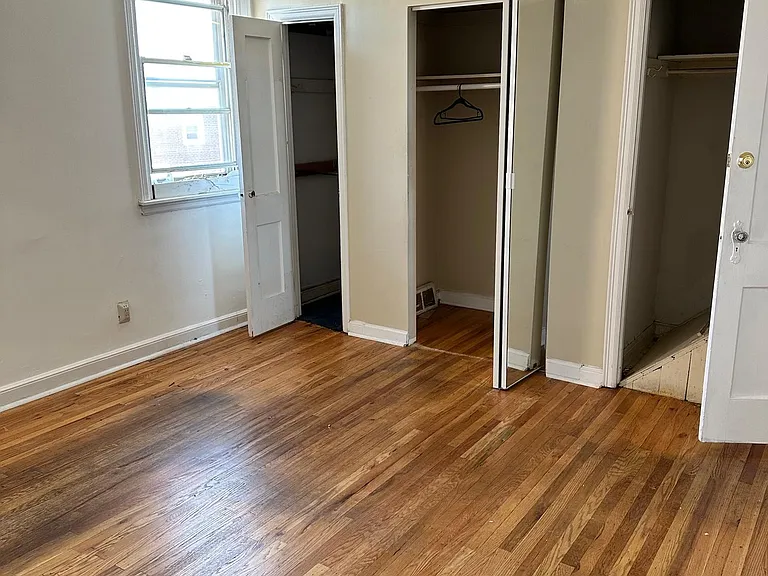 1302 Wells St — Photo 9