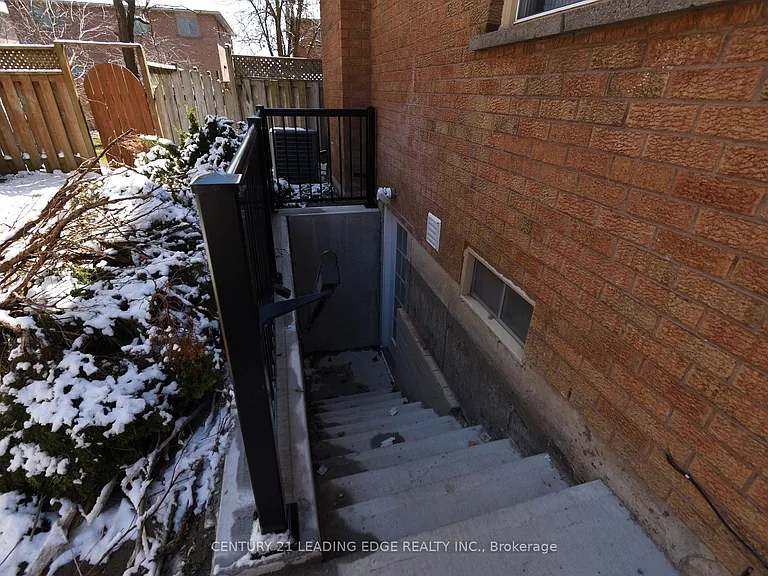 45 Lofthouse Dr — Photo 18