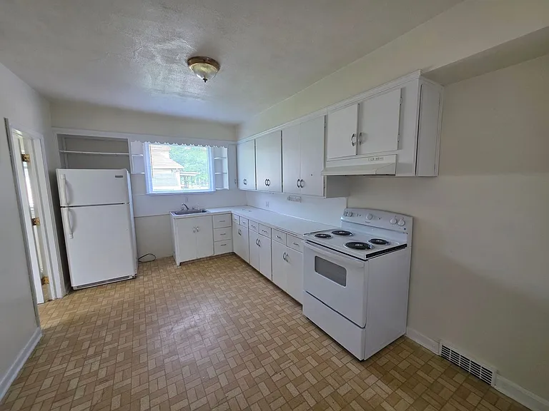88 Milwaukee St — Photo 2