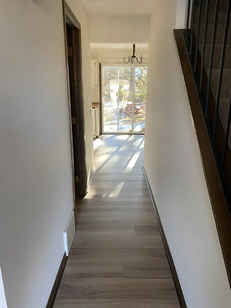 3 bed, 1.5 bath, 1300 sqft, $2,100 — Photo 2