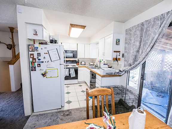 4th image of 3214 1/2 Bunting Ave